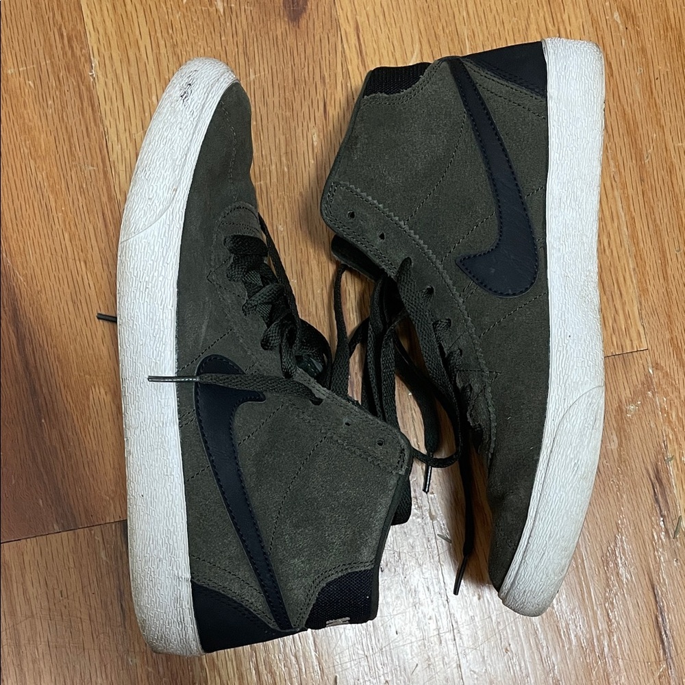 Nike Women’s High-Top Sneakers
